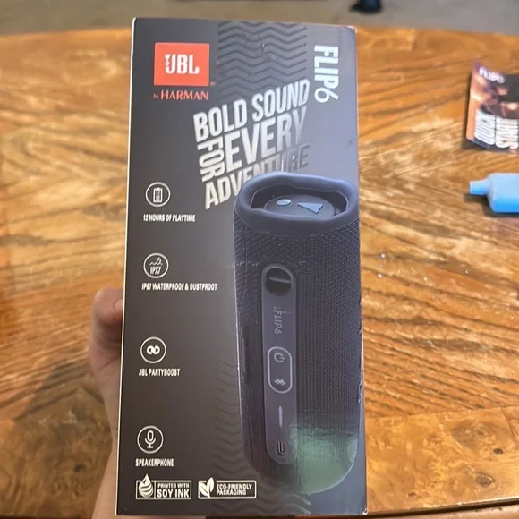 Black JBL flip 6